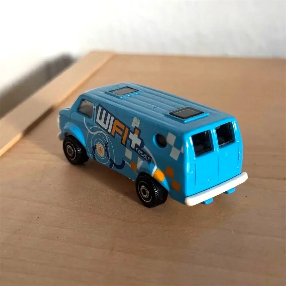 Matchbox Y2K 2006 Chevy Van WiFi Repair Diecast Model 1:74 Blue